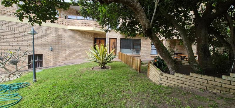 To Let 4 Bedroom Property for Rent in Hersham Western Cape